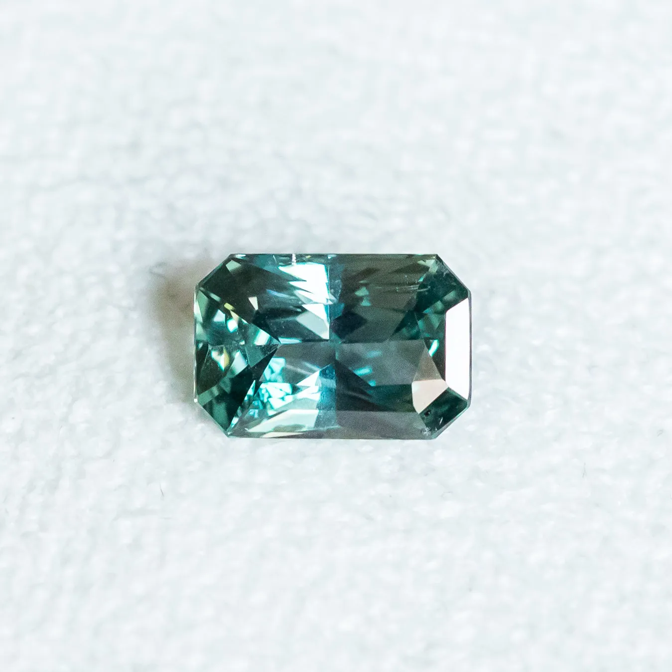 2.02CT RADIANT CUT TANZANIAN SAPPHIRE, TEAL BLUE, 8.95X5.98X3.96MM, UNTREATED