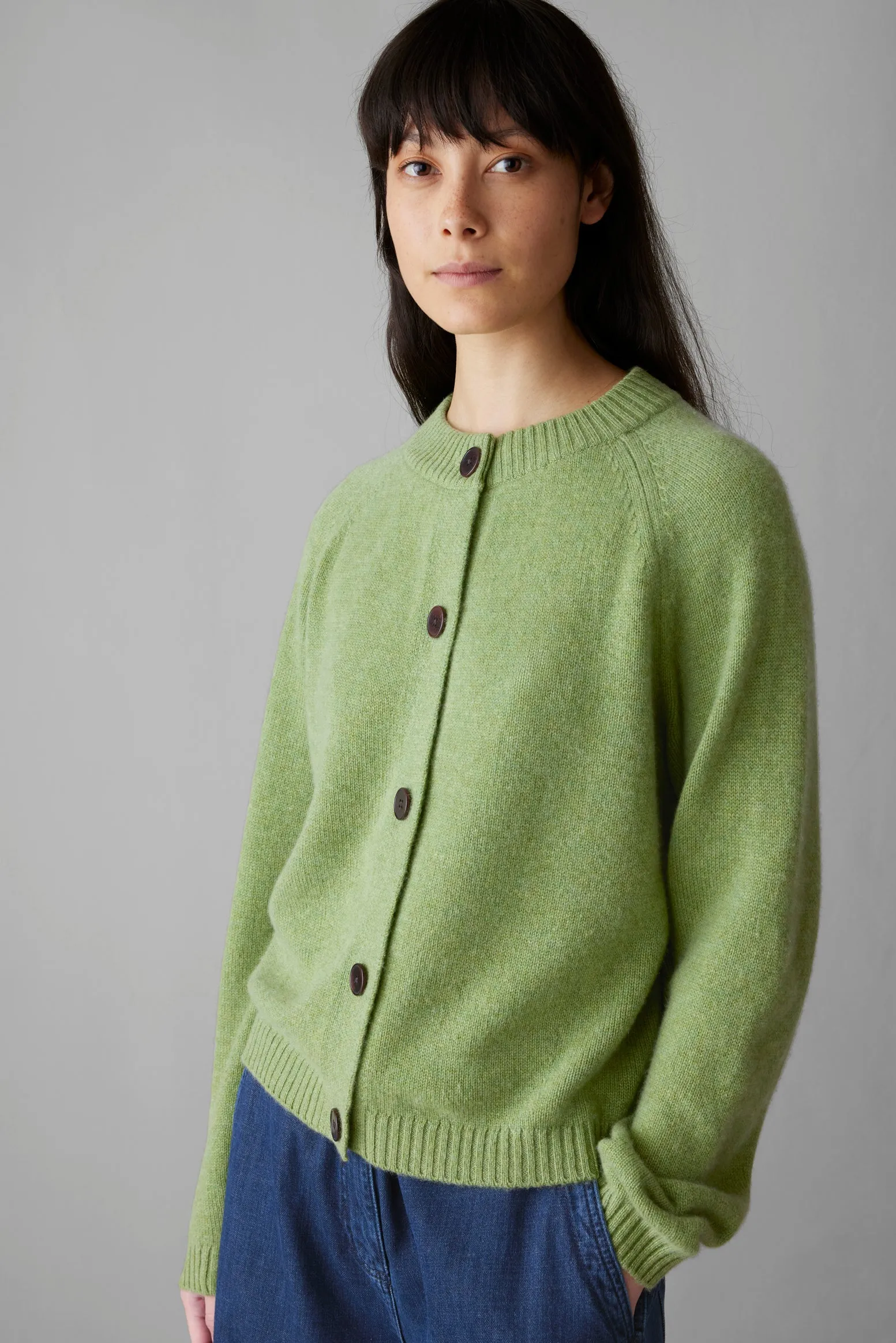 Eden Wool Cashmere Raglan Cardigan | Pea Shoot