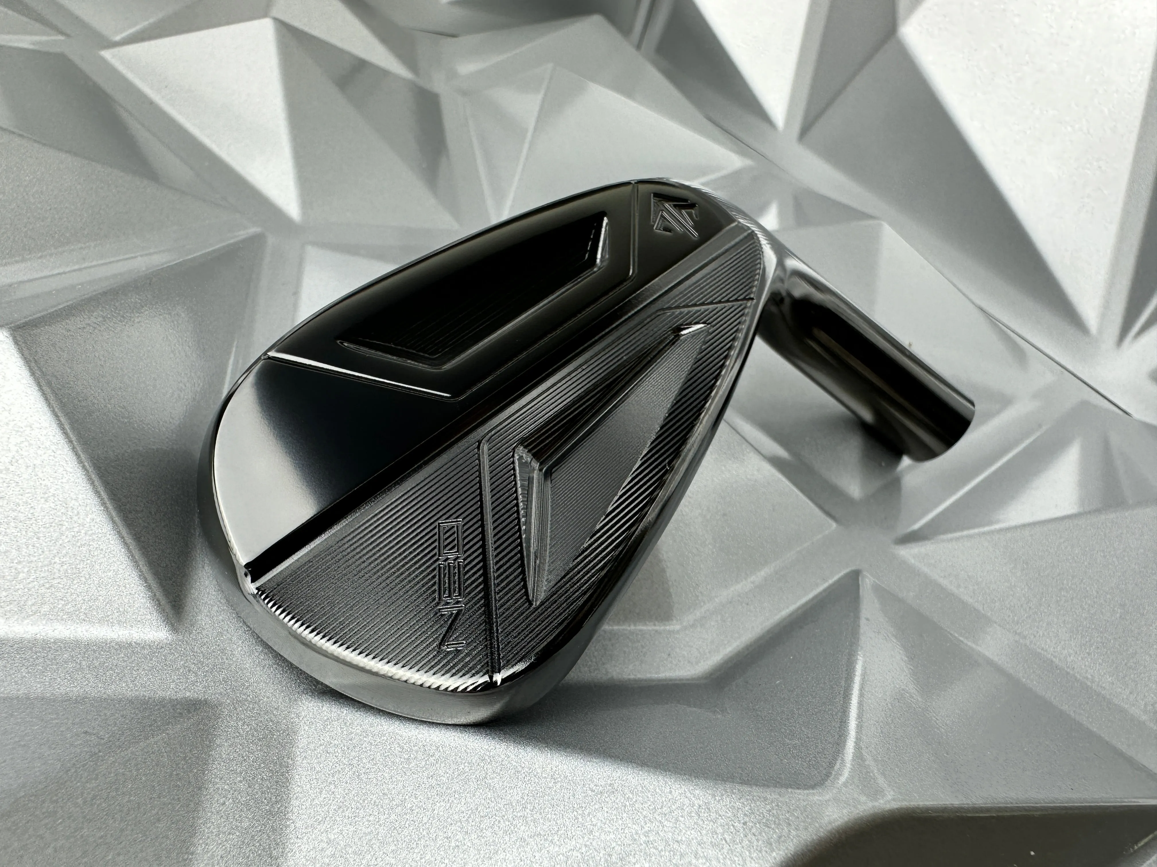 SEVEN Golf NEO Irons Black DLC 4 to PW