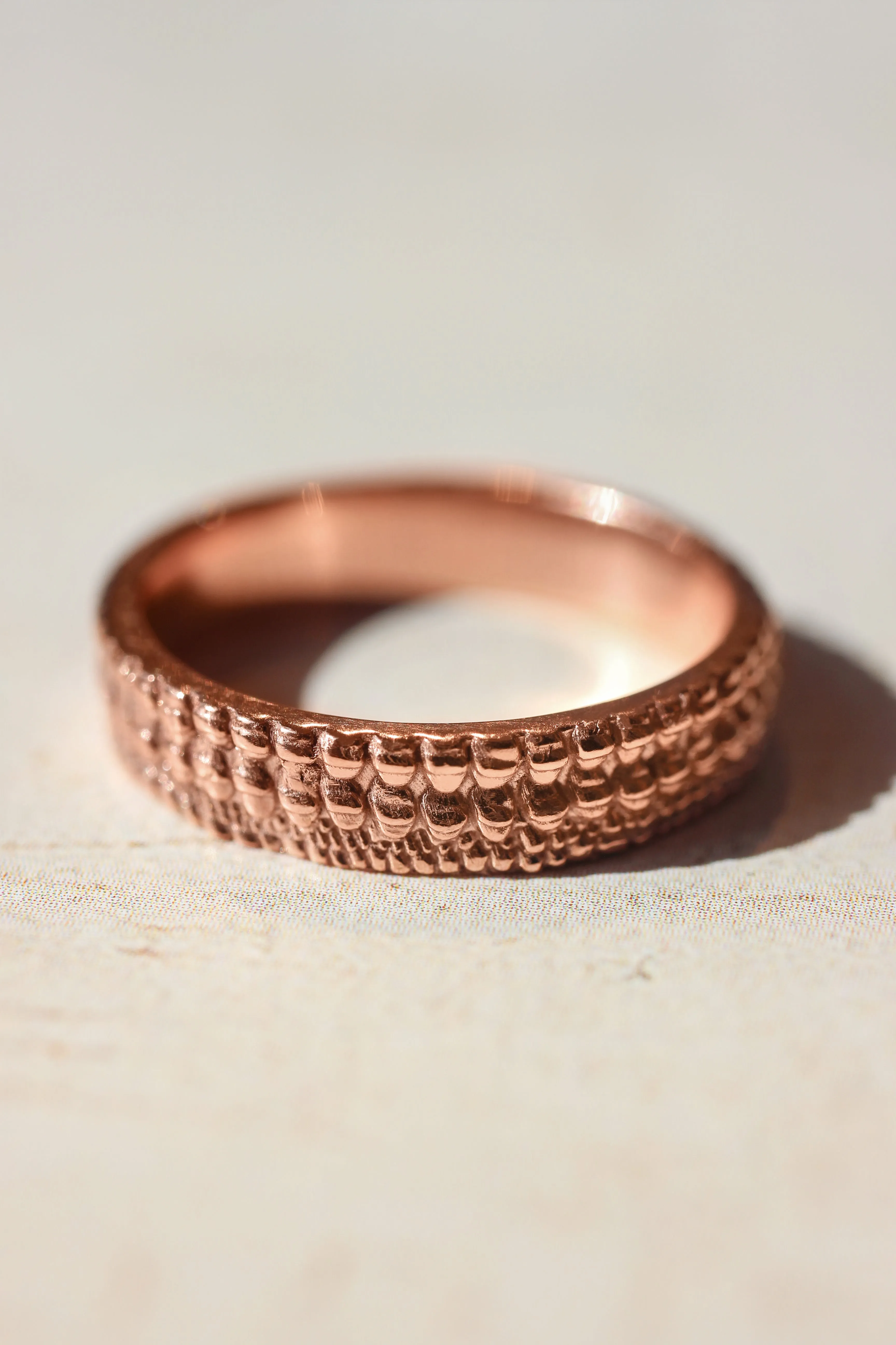 Textured crocodile's skin ring, 4 mm wedding band